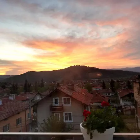 студио с вана и гледка в 