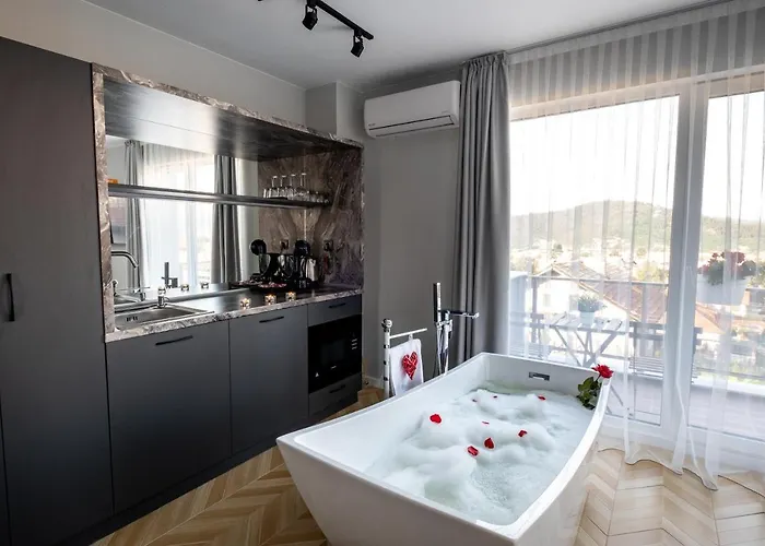 студио с вана и гледка в 