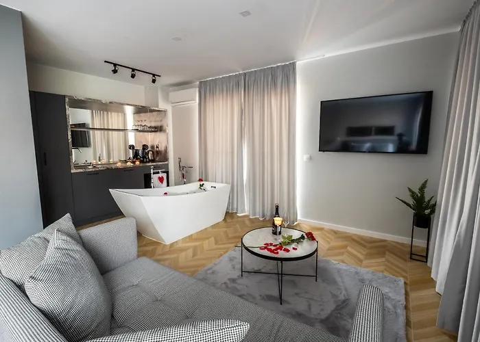 студио с вана и гледка в 