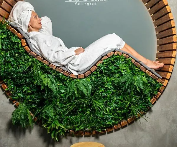 студио с вана и гледка в 